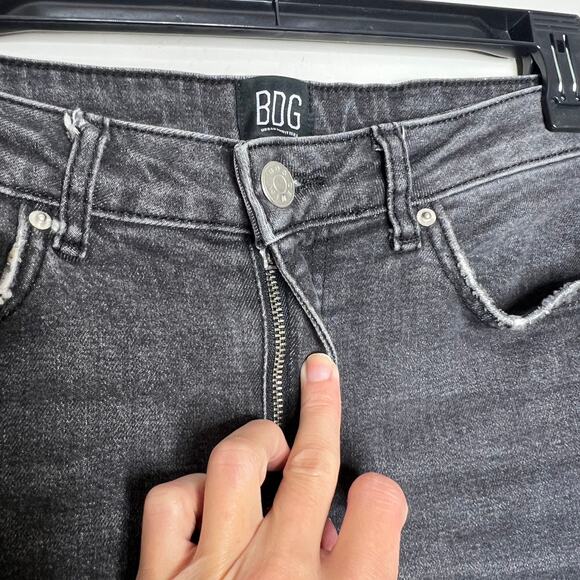 Urban Outfitters BDG Slim Straight Jeans 27 Black High Rise Crop Distressed Dark - Picture 7 of 11
